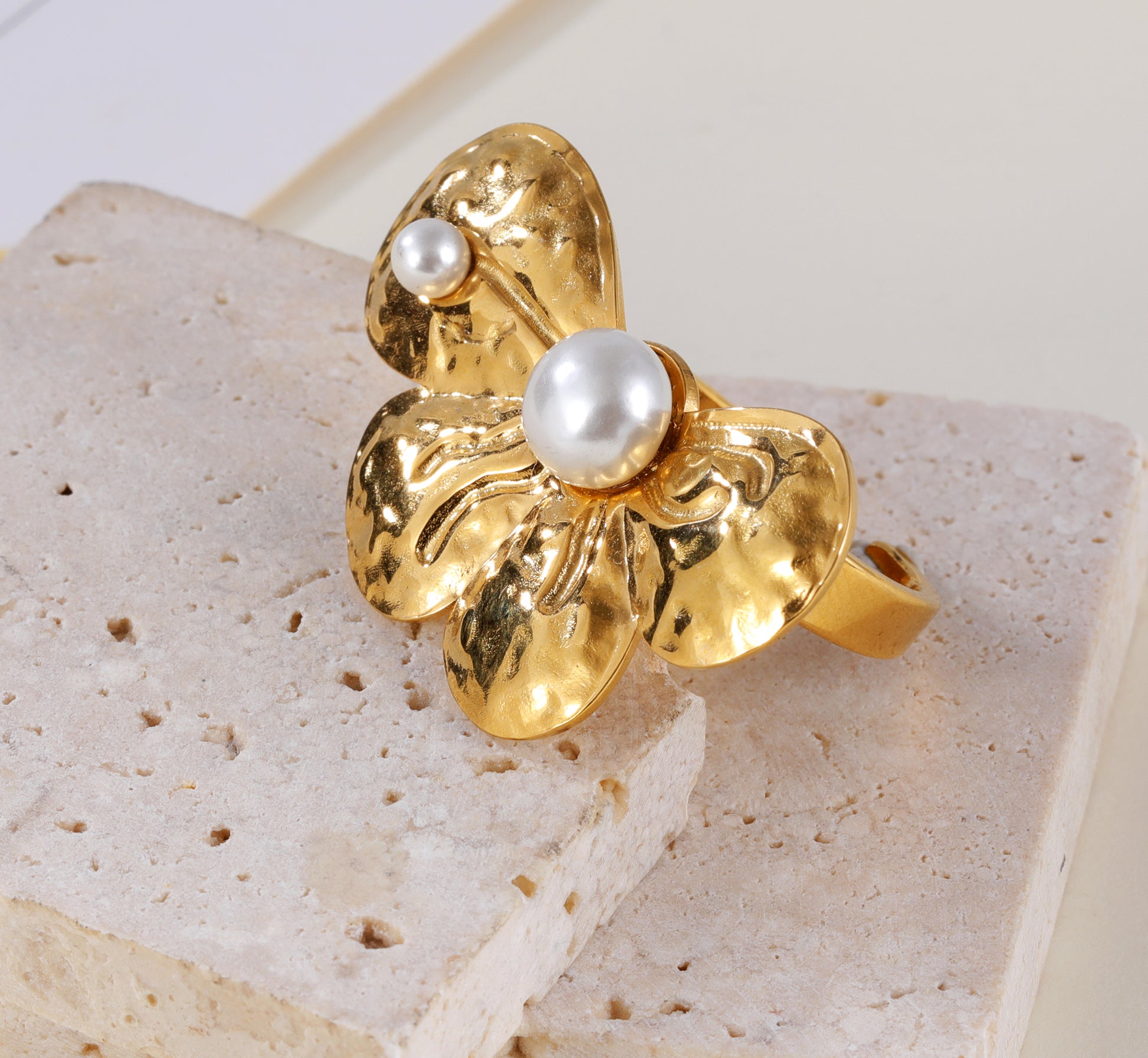 Simple Butterfly Pearl Stainless Steel Women's Ring | G005539
