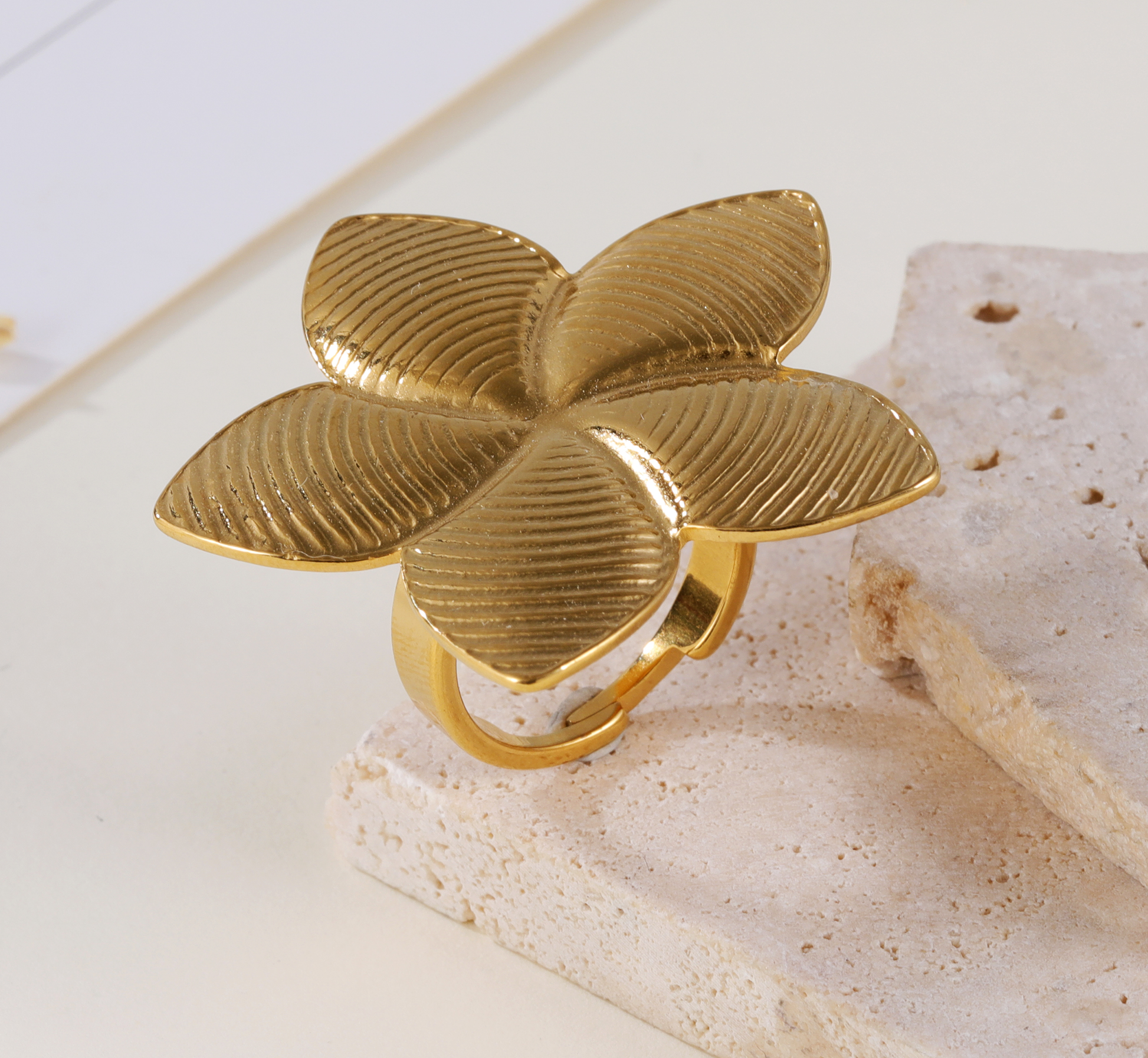 Artistic Petal Ring - Elegant Jewelry for Women | G005242