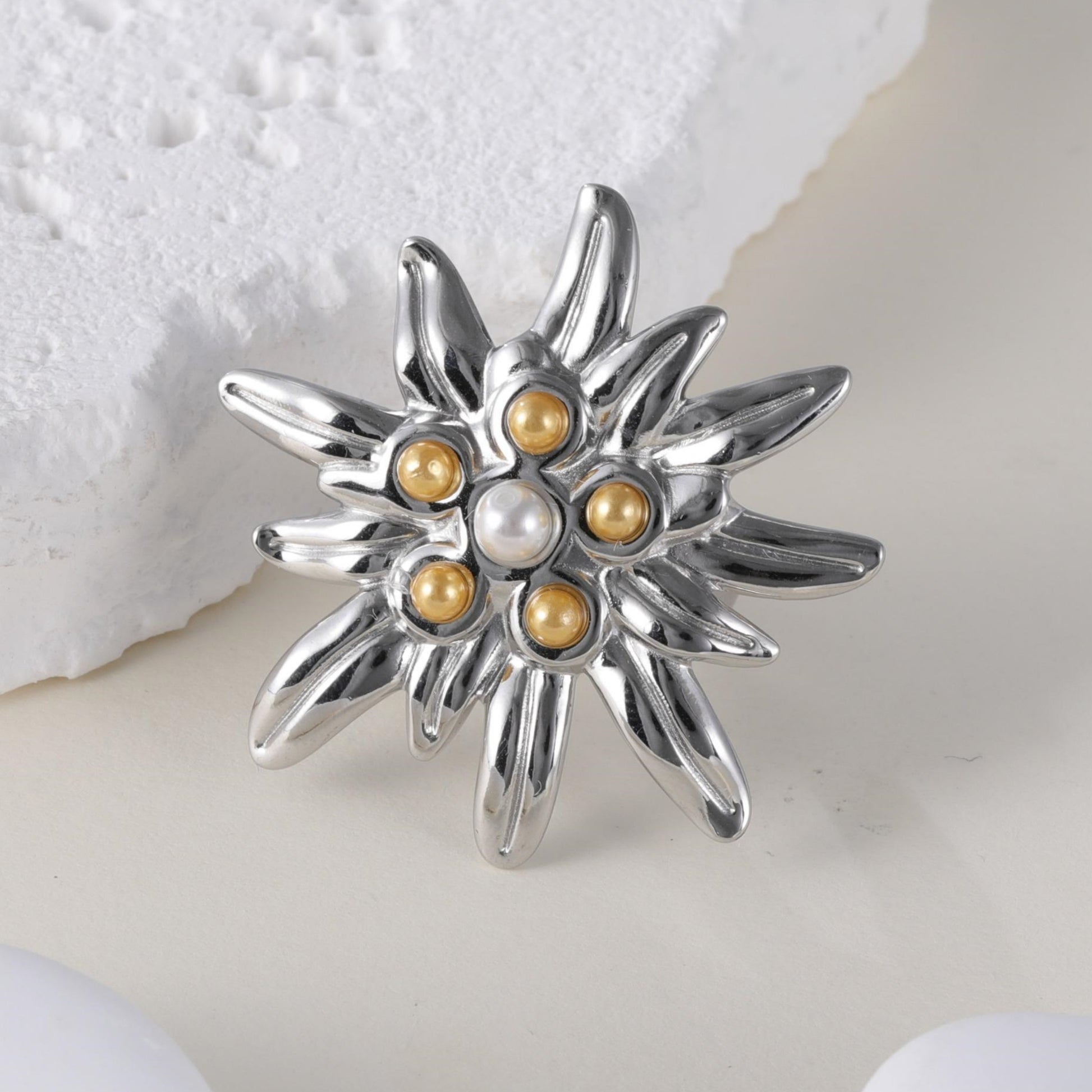 Elegant Ladies Flower Pearl Stainless Steel Ladies Waterproof Ring丨K003674