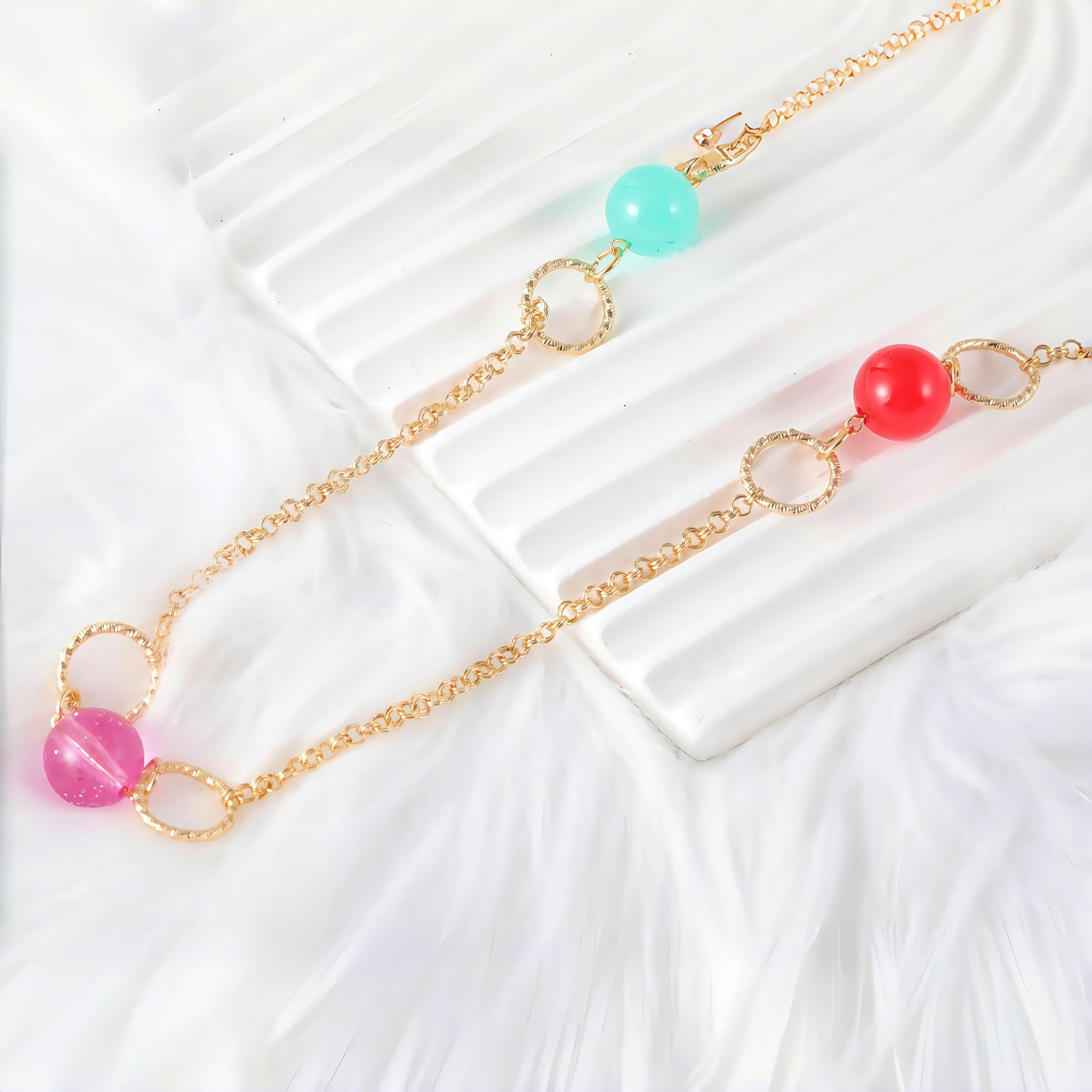 Fashionable Gold-Plated Gemstone Pendant Necklace, 3 Colorful Round Crystals, Ideal for Daily Wear and Gifts