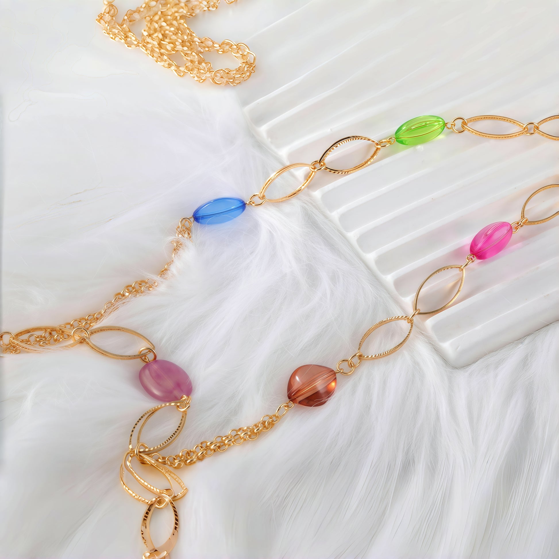Fashionable Gold-Plated Gemstone Pendant Necklace, 3 Colorful Round Crystals, Ideal for Daily Wear and Gifts
