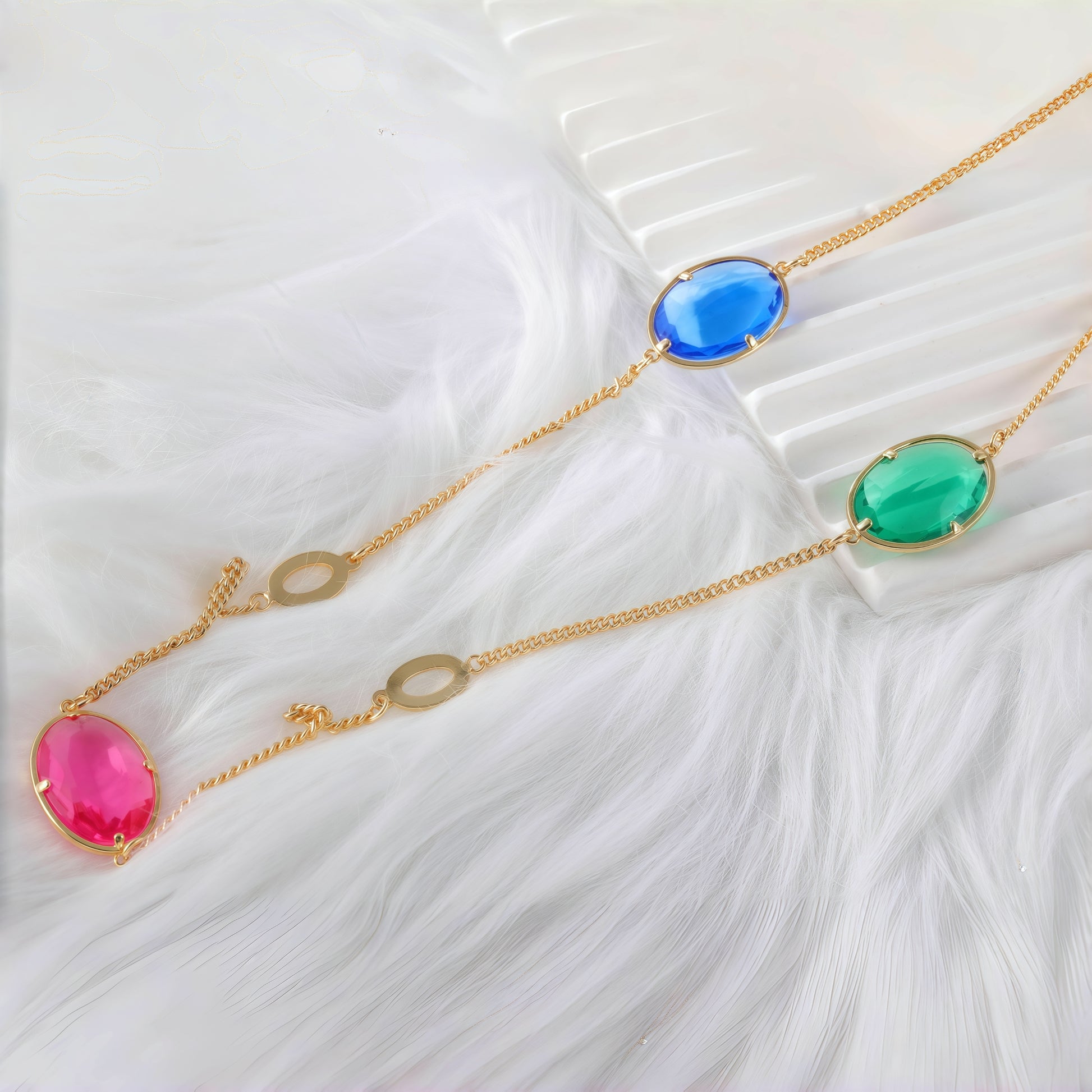 Fashionable Gold-Plated Gemstone Pendant Necklace, 3 Colorful Round Crystals, Ideal for Daily Wear and Gifts
