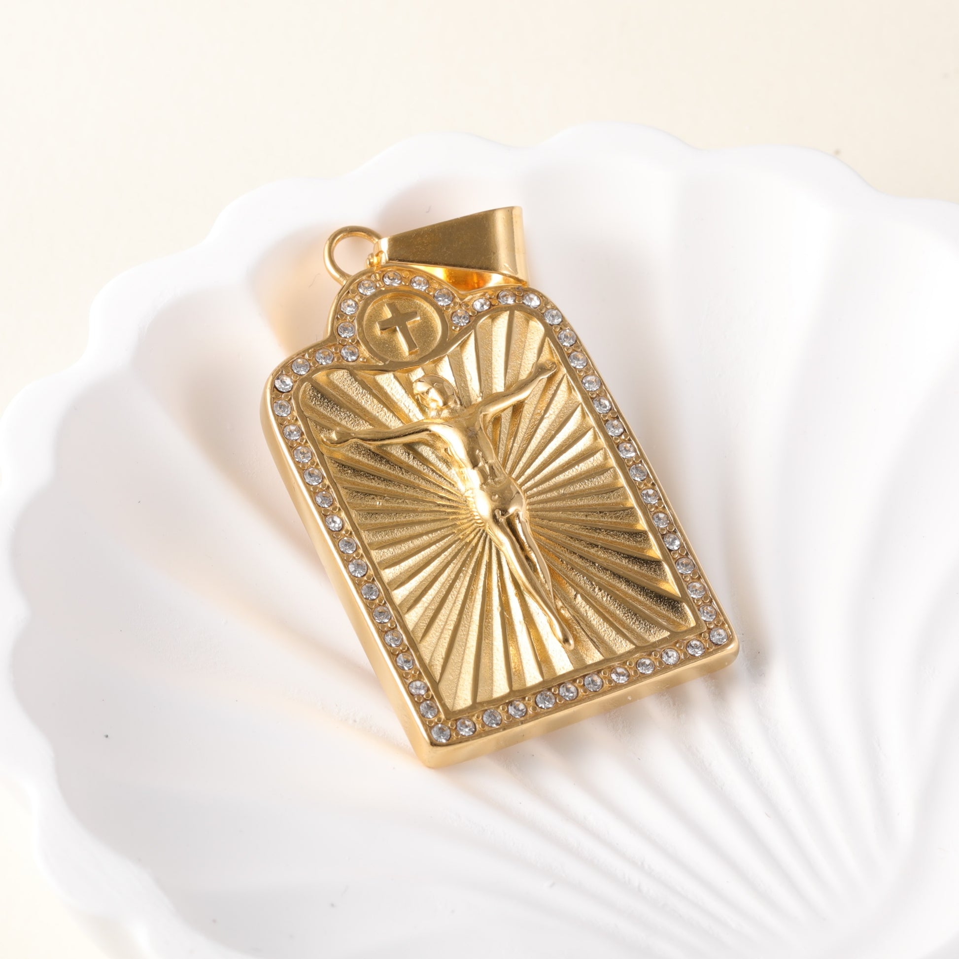24K gold-plated stainless steel pendant, non-allergenic and non-fading