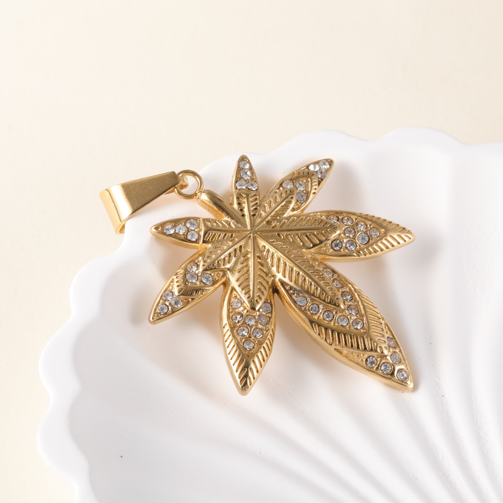 24K gold-plated stainless steel pendant, non-allergenic and non-fading