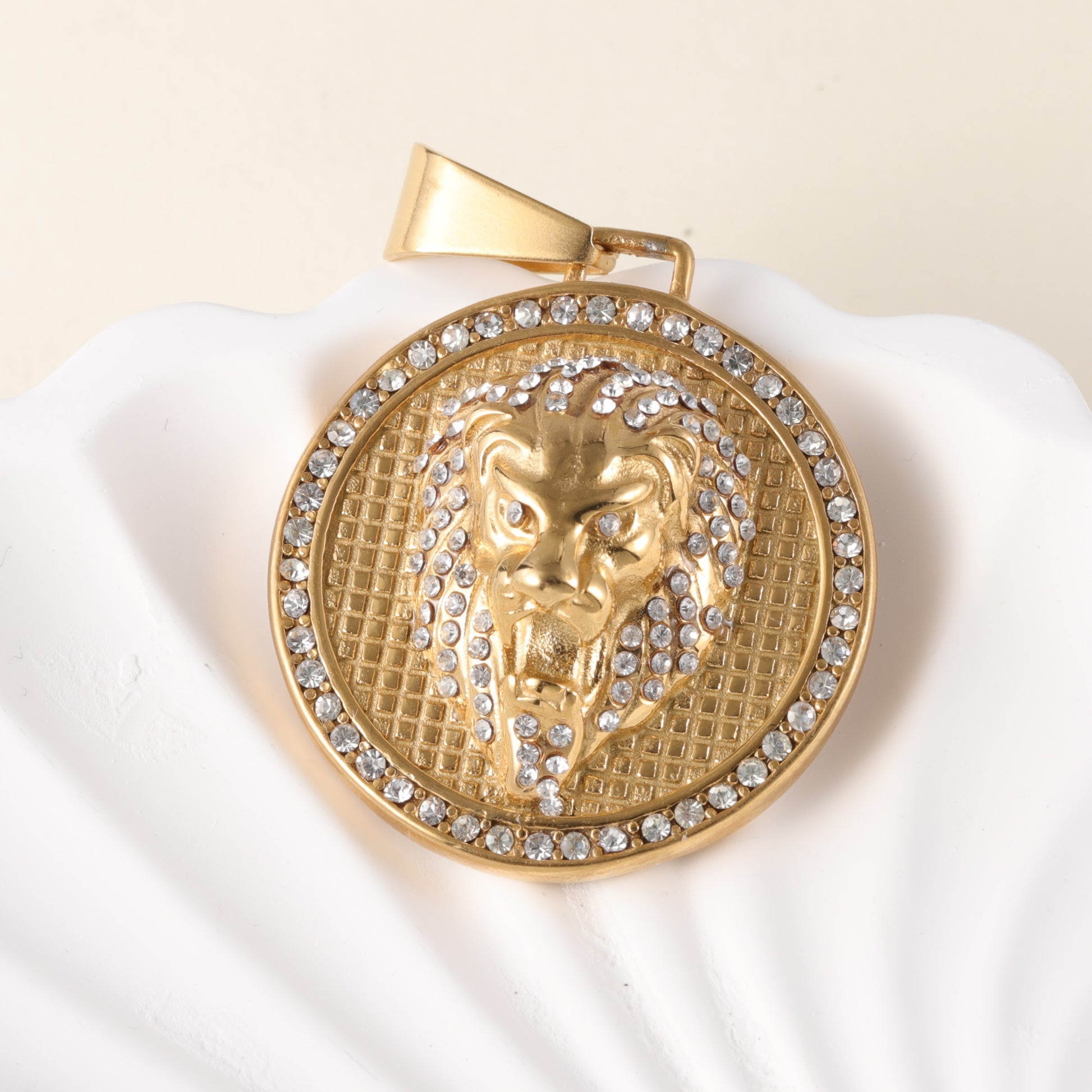 24K gold-plated stainless steel pendant, non-allergenic and non-fading