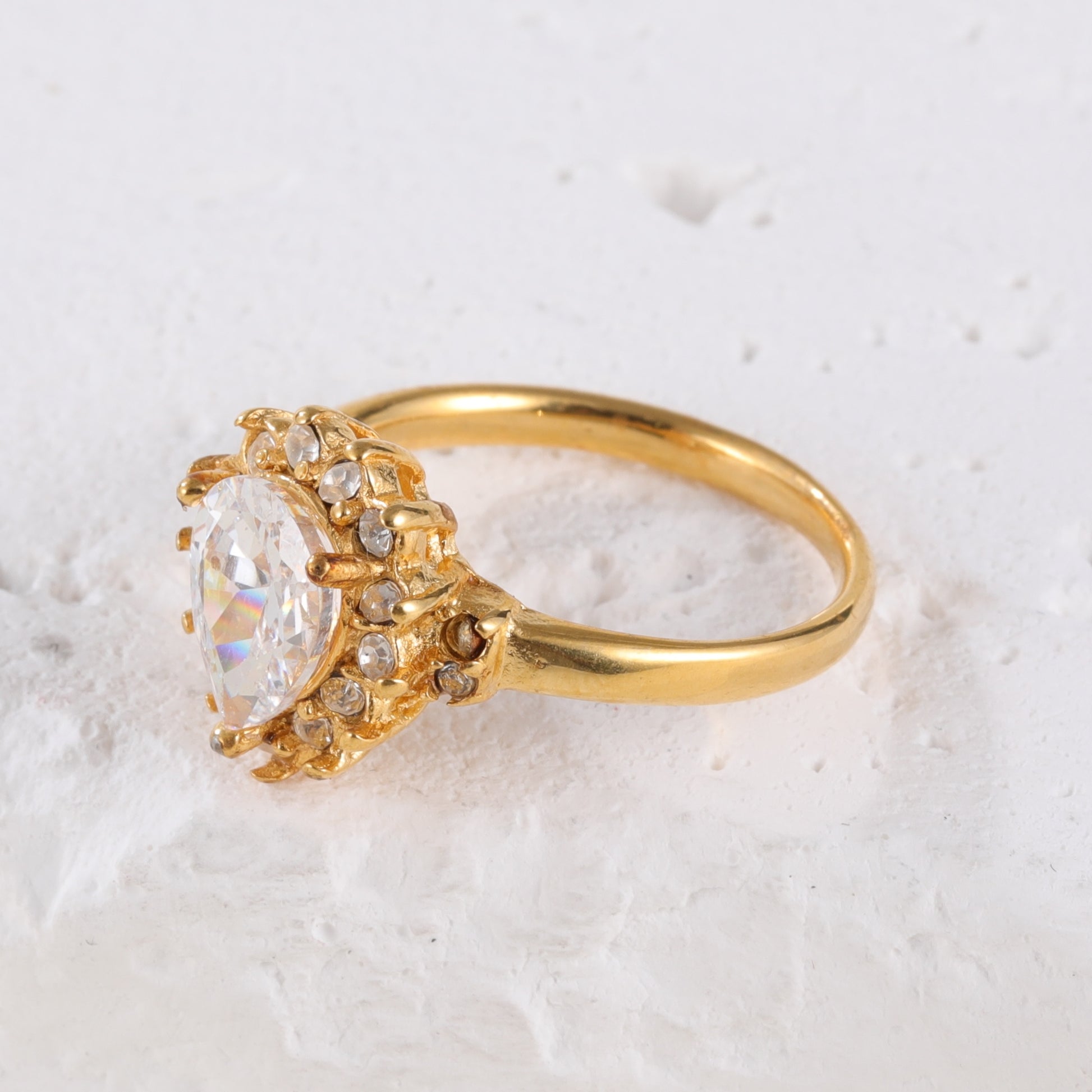 Classic Elegant Ring with Large Teardrop Crystal and Delicate Surrounding Small Crystals, Perfect Fashion Ring for Women, Ideal Gift