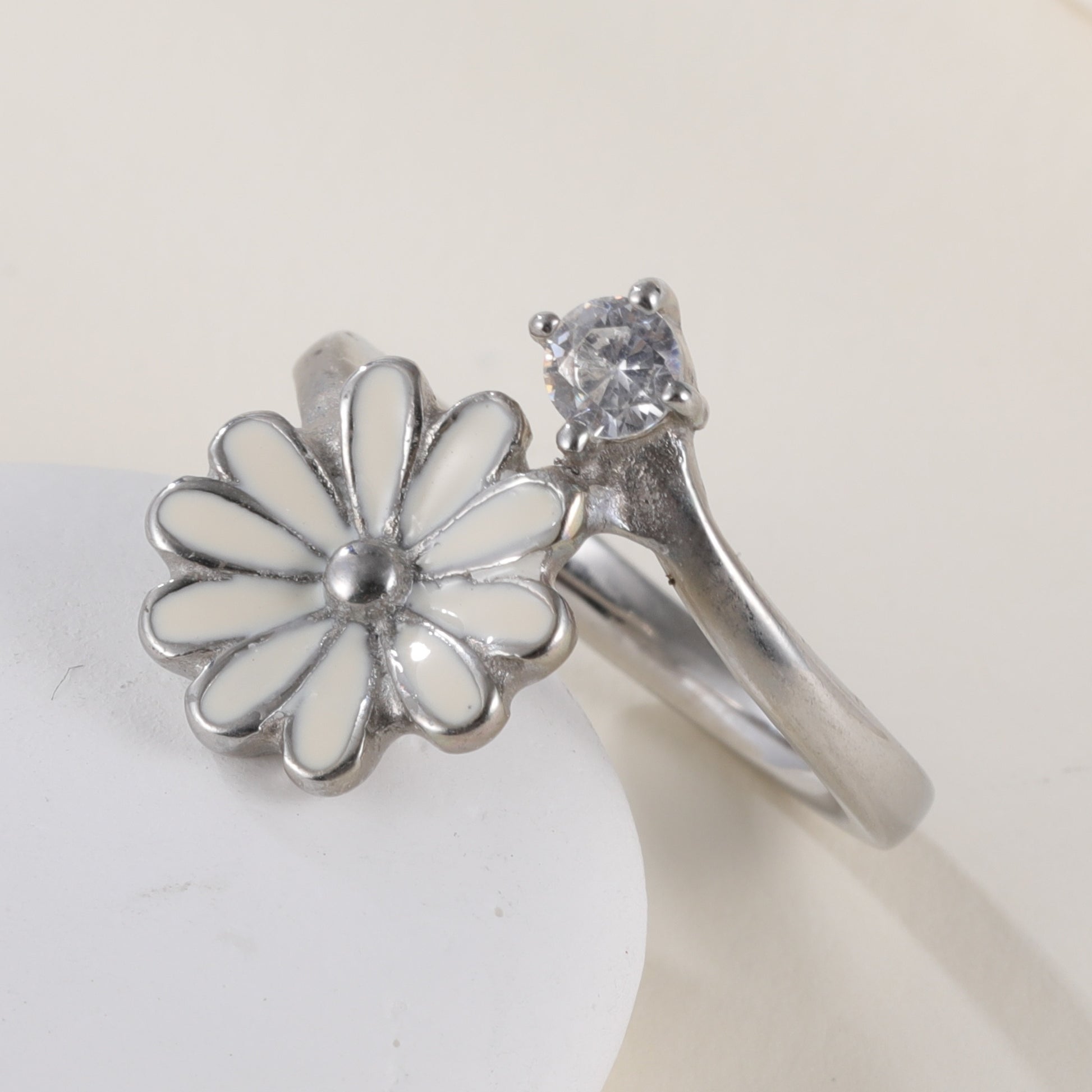 Stainless Steel Ring with White Daisy Petals and Sparkling Crystal, Sweet Minimalist Style, Perfect Fashion Ring for Women, Ideal Gift