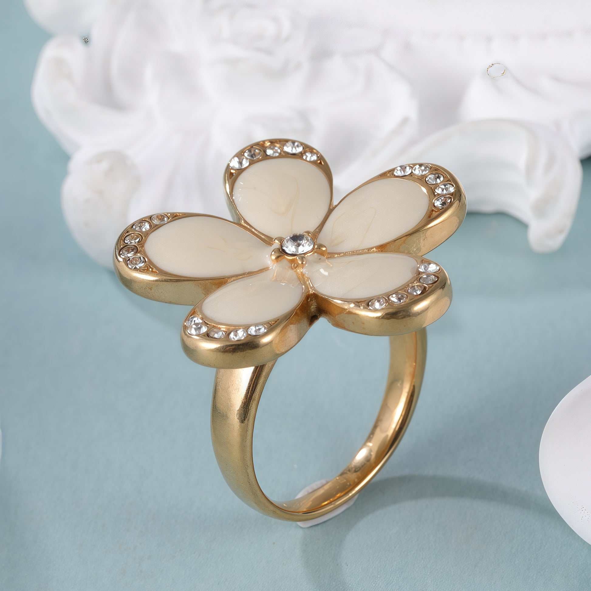 【Floral Crystal Design】Gold Stainless Steel Ring with Crystal Embellished Cream Flower Petals, Romantic and Elegant Style, Perfect Fashion Ring for Women, Ideal Gift