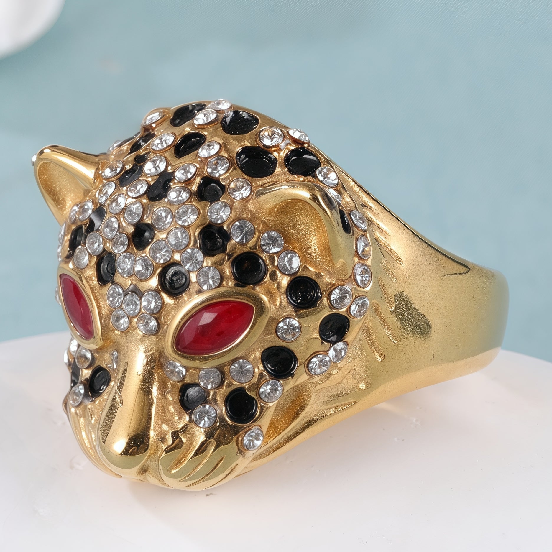 Panther Head Sparkle Design Gold Stainless Steel Ring with Red and Black Crystals, Unique Panther Head Shape, Stylish and Dynamic Ring, Perfect for Women, Ideal Gift