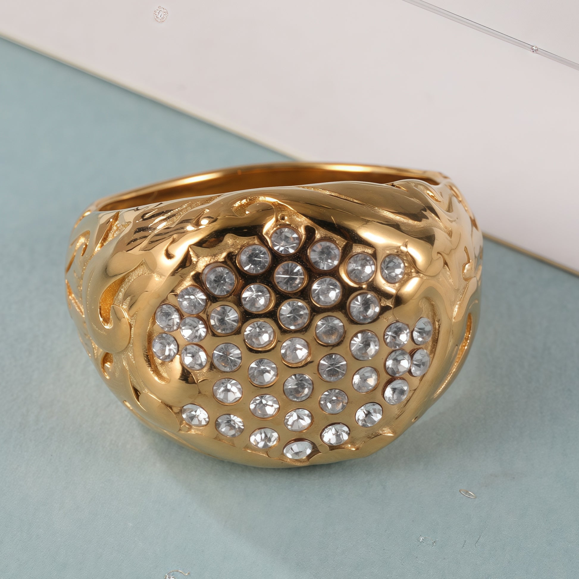Luxury Design Gold Stainless Steel Ring With Sparkling Diamonds丨G005260