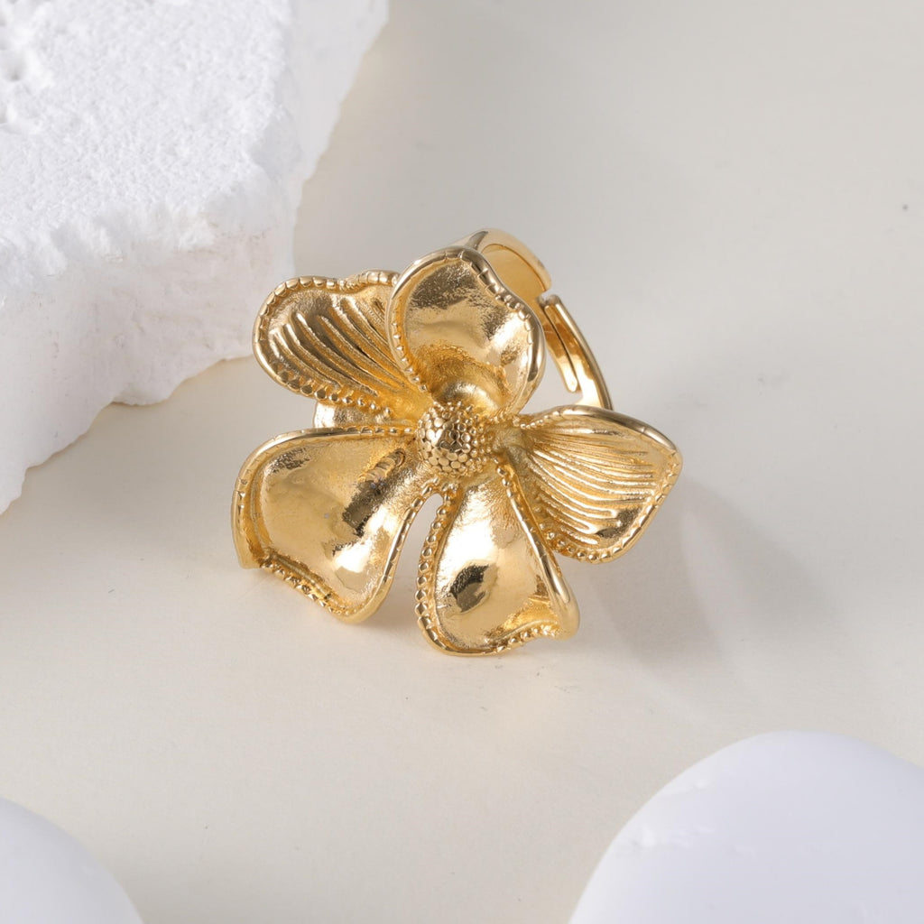 Elegant Flower Design Exquisite Female Stainless Steel Waterproof Ring丨G005765