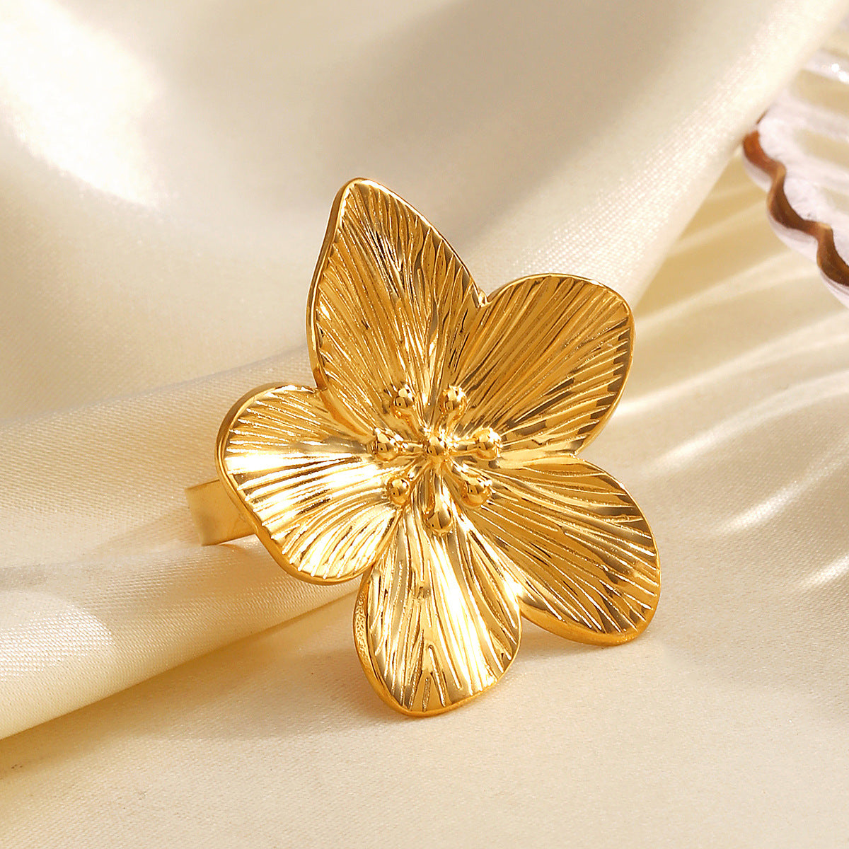 European and American Fashion Stainless Steel Flower Ring for Women | G005402