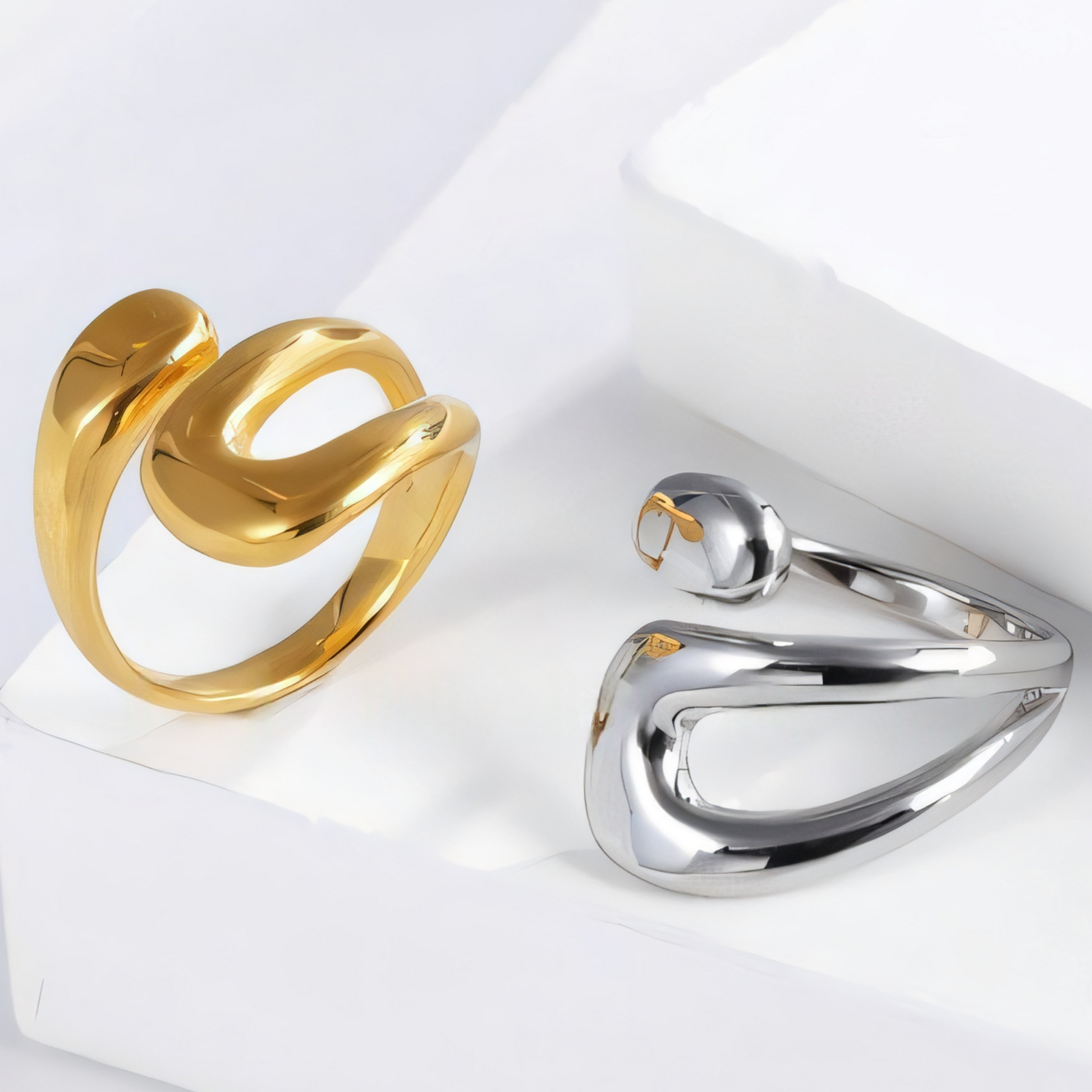 Polished simple curved stainless steel women's ring | G00580