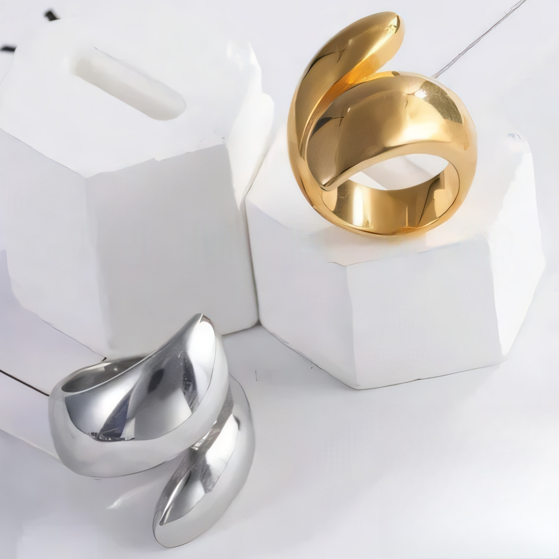 Minimalist Twisted Band Ring for Women | G002611