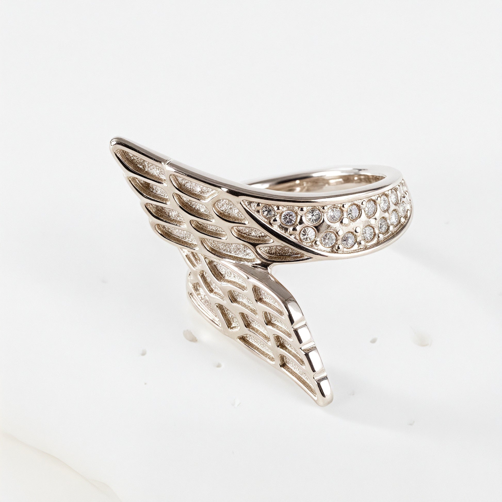 Creative Wing Diamond Unisex Stainless Steel Waterproof Ring丨K07154