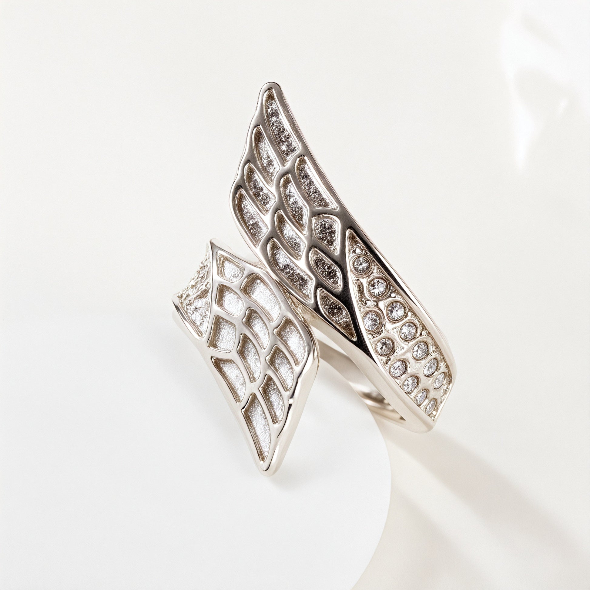 Creative Wing Diamond Unisex Stainless Steel Waterproof Ring丨K07154