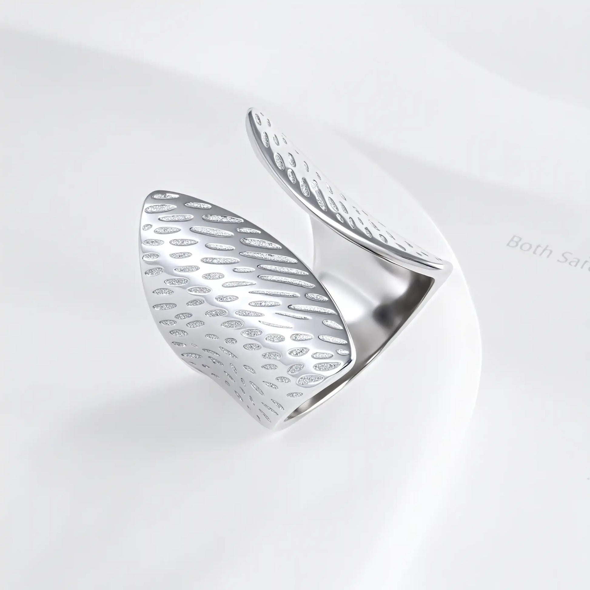 Contemporary Wave Design Stainless Steel Women Ring丨G004247