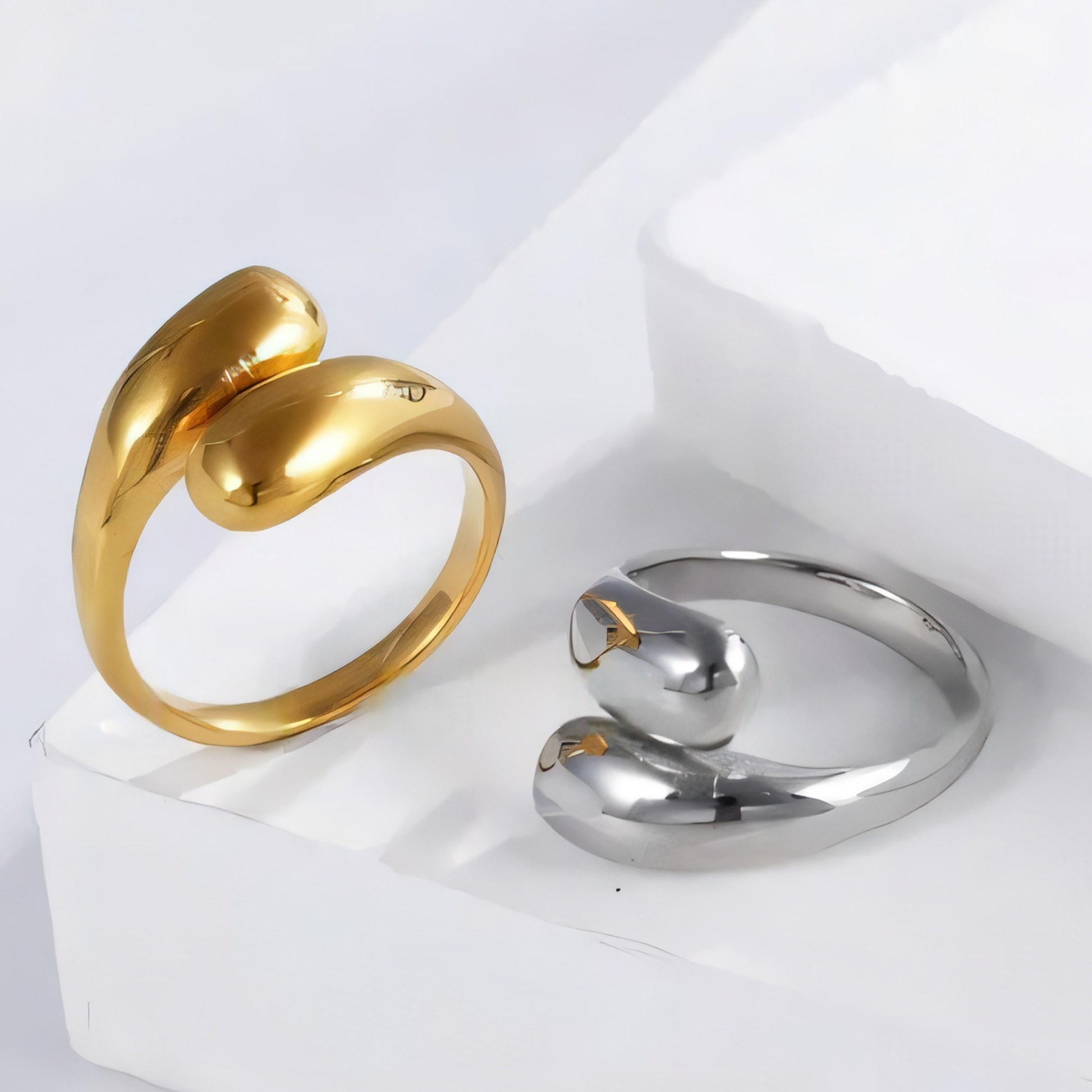 Smooth Streamlined Stainless Steel Fashion Ring for Women | N0094